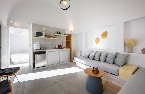 Karterados Villa | Hypnōs boutique villa with amazing heated pool hot tub