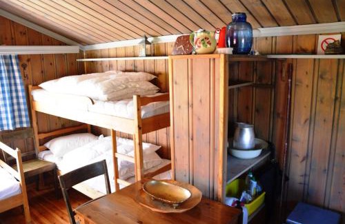 Ljordal Apartment | Hytte anno 1721 uten internett, strøm, vann - men med rødmalt utedo
