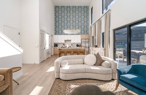The Gulch House | Hyve - Halo - Pool & Gym - Large Private Balcony