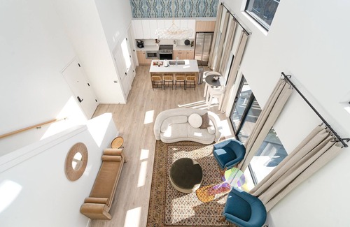 The Gulch House | Hyve - Halo - Pool & Gym - Large Private Balcony