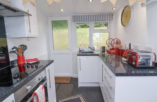 Bucks Cross Cottage | I C LUNDY TOO, pet friendly, with a garden in Woolfardisworthy