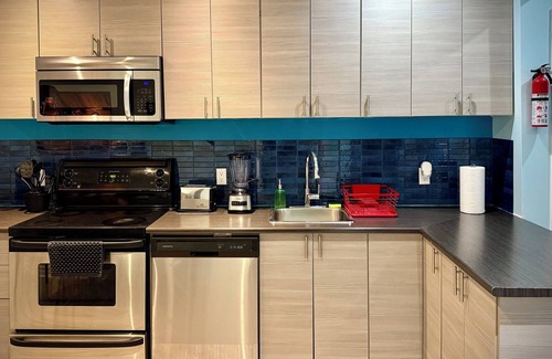 Longueuil House | I-Cosy & Bright Apartment near Old Port Montreal/South Shore