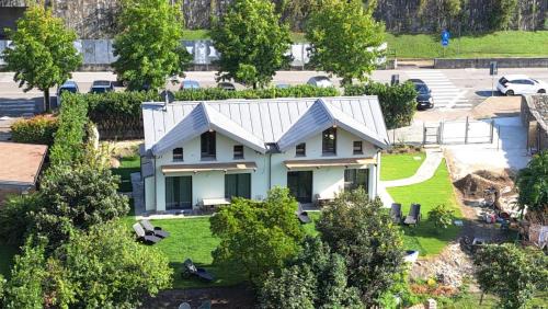 Colico Piano House | I LAGHEE casette BREVA e TIVANO -garden-parking-Lake view - Bike friendly holiday house