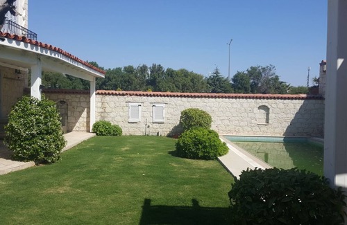 Sifne Mahallesi Villa | İzmir Çeşme'de özel havuzlu lüks tatik villası