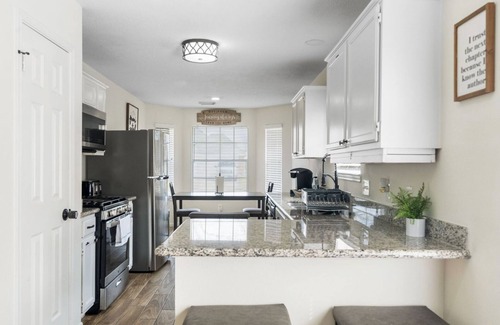 Humble House | IAH Place-3/2 w a patio-sleeps 8+