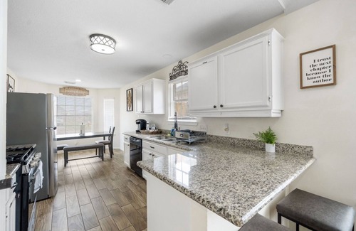 Humble House | IAH Place-3/2 w a patio-sleeps 8+