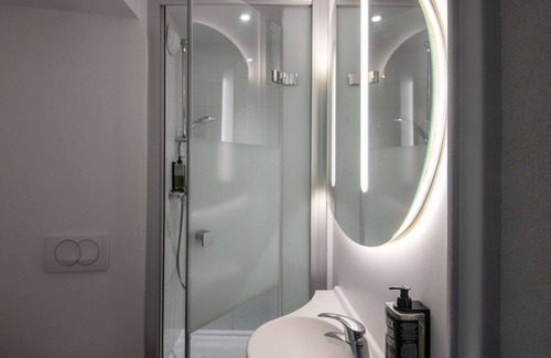 L'Arenas Hotel | ibis budget Nice Aeroport Promenade des Anglais