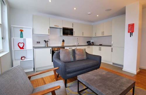 South Richmond Apartment | Ibis House 1 Bedroom | Relaxing Room in Scenic Richmond | Close to Kew Gardens