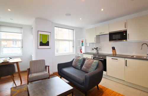 South Richmond Apartment | Ibis House 1 Bedroom | Relaxing Room in Scenic Richmond | Close to Kew Gardens