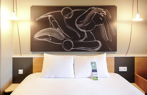 Yves Farge - Le Fleuve Hotel | ibis Lyon Gerland Musée des Confluences