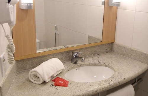 Canelas Hotel | ibis Montes Claros Shopping