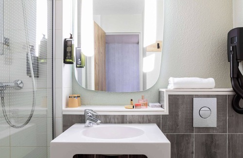 Gennevilliers Hotel | ibis Paris Gennevilliers