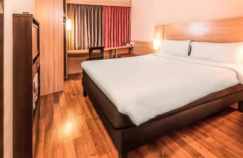Las Rejas Hotel | ibis Santiago Estación Central