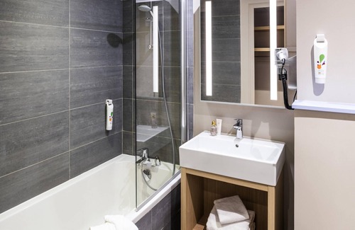 Clamart Hotel | ibis Styles Clamart Gare Grand Paris