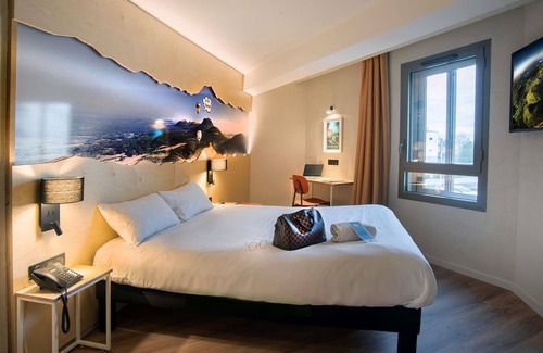 Clermont-Ferrand Hotel | ibis Styles Clermont Ferrand Le Brezet Aeroport