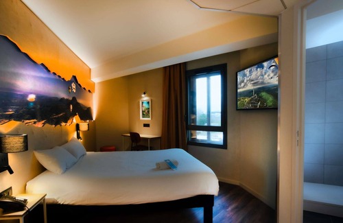 Clermont-Ferrand Hotel | ibis Styles Clermont Ferrand Le Brezet Aeroport