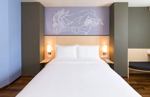Vientiane Hotel | ibis Vientiane Nam Phu
