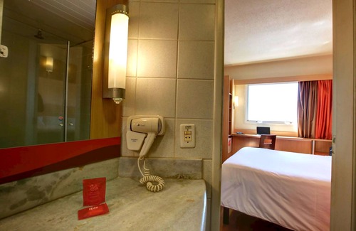 Triangulo das Bermudas Hotel | ibis Vitoria Praia Do Canto