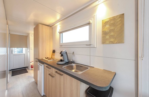 Heugum Boat Rental | Ibiza | Cozy Houseboat in Maastricht | 4 Guests