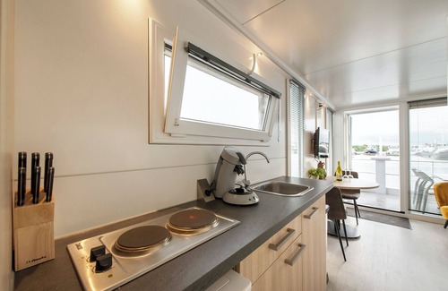 Heugum Boat Rental | Ibiza | Cozy Houseboat in Maastricht | 4 Guests