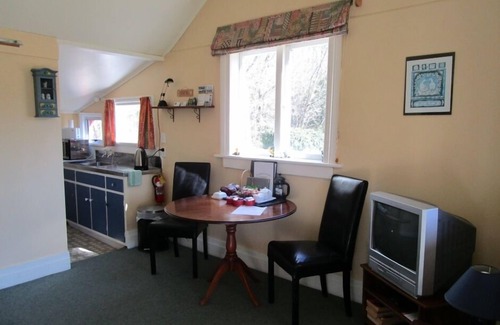 Whareama Cottage | Ica Station Whare, (1 Bedroom Garden Cottage)
