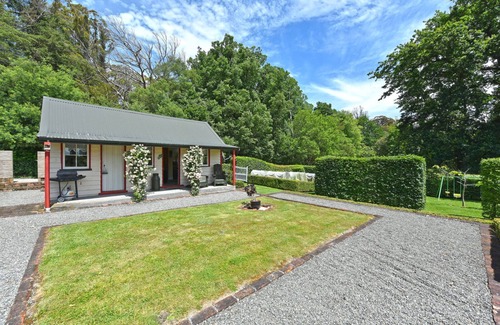 Whareama Cottage | Ica Station Whare, (1 Bedroom Garden Cottage)