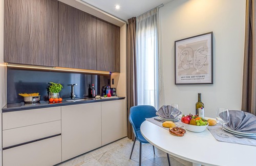 Lugano Apartment | Icon H 505 Suite Business