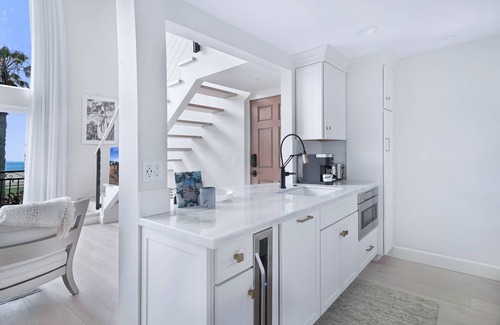 Ocean Park Condo | Iconic California Beach Getaway