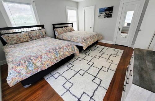 University Heights House | Iconic Gainesville Home - Sleeps 12 - 4 BR- Tom Petty's Old House