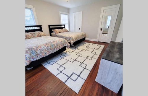 University Heights House | Iconic Gainesville Home - Sleeps 12 - 4 BR- Tom Petty's Old House