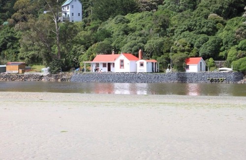 Purakaunui House | Iconic Historic Seaside Cottage