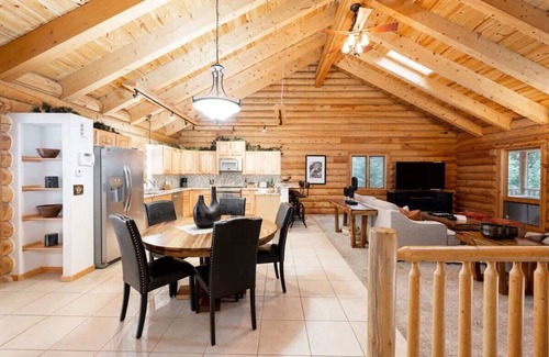 Idaho Springs House | Iconic Log Cabin Escape | Idaho Springs | Hot Tub