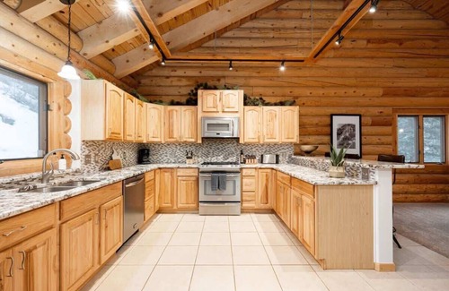Idaho Springs House | Iconic Log Cabin Escape | Idaho Springs | Hot Tub