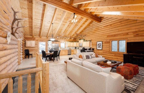 Idaho Springs House | Iconic Log Cabin Escape | Idaho Springs | Hot Tub