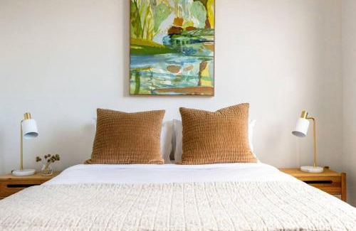 Geelong Apartment | Iconic Mid-century modern, waterfront apartment