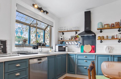 North Bendigo House | Iconic Renovated Period Home - Modern Upgrade & Close to CBD/Everything