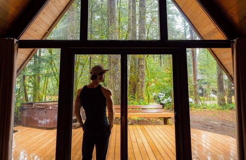 Skykomish Cabin | Iconic Sky Haus: Hot Tub, Fiber, Newly Renovated