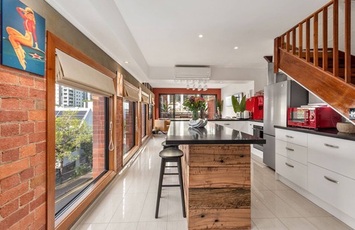 Brisbane Central Business District Apartment | Iconic Warehouse Apartment~CBDEdge~2Bed/2Bath/1Car