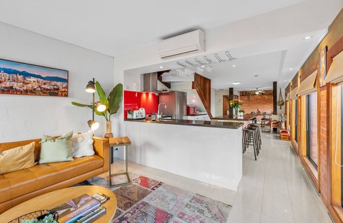 Brisbane Central Business District Apartment | Iconic Warehouse Apartment~CBDEdge~2Bed/2Bath/1Car