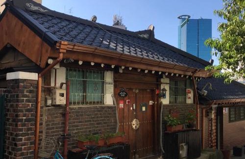 Daeheung-dong House | ICOS Guesthouse 1 - Female Only