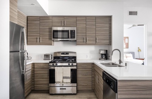 Sawtelle Apartment | Ideal Brentwood 1BR w/Pool, Gym, W/D, walk to bars, shops, by Blueground