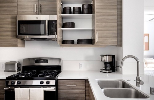 Sawtelle Apartment | Ideal Brentwood 1BR w/Pool, Gym, W/D, walk to bars, shops, by Blueground