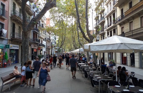 Poblenou Apartment | IDEAL FAMILIES AND COUPLES. Very close to the beach