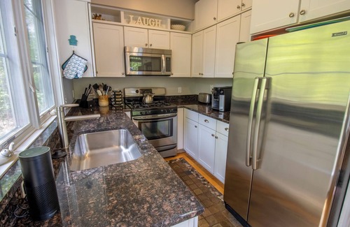 Michigan City House | Ideal Family Getaway, sleeps 6, golf cart included!