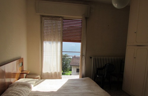 Crebbio House | ideal for 2 people - very nice view of the lake - 2 km from Moto Guzzi