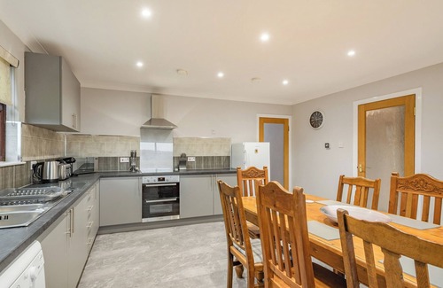 Kilmarnock Cottage | Ideal for exploring the beautiful Ayrshire coast & countryside.
