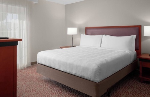 The East Side Hotel | Ideal Group Retreat – Two 1BR Suites w/Kitchen & Living Area