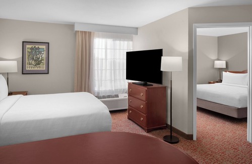 The East Side Hotel | Ideal Group Retreat – Two 1BR Suites w/Kitchen & Living Area
