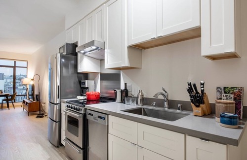 Civic Center Apartment | Ideal Hayes Valley studio w/Rooftop, W/D, 1 min to BART by Blueground