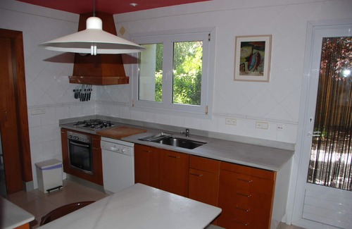El Poal Cottage | Ideal house for family gatherings or friends with beautiful English garden.